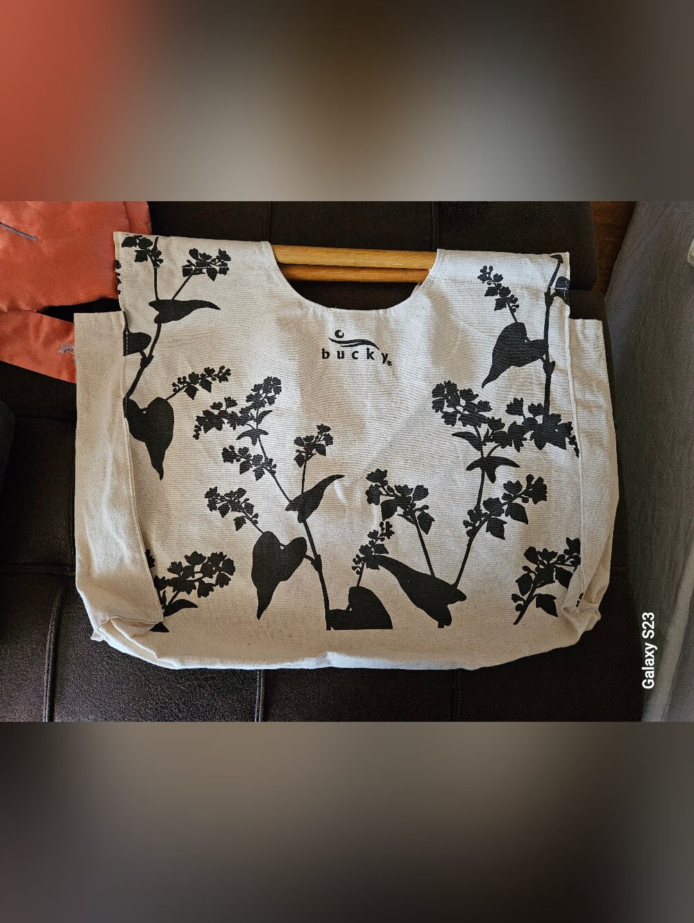 Beige Canvas Bird-Print Bag With Wood Handles And Clasp